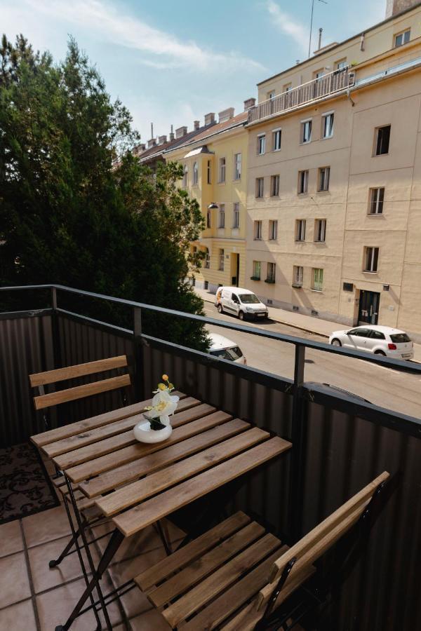 Beautiful 2-Bedroom Apartment Near Schoenbrunn Вена Экстерьер фото
