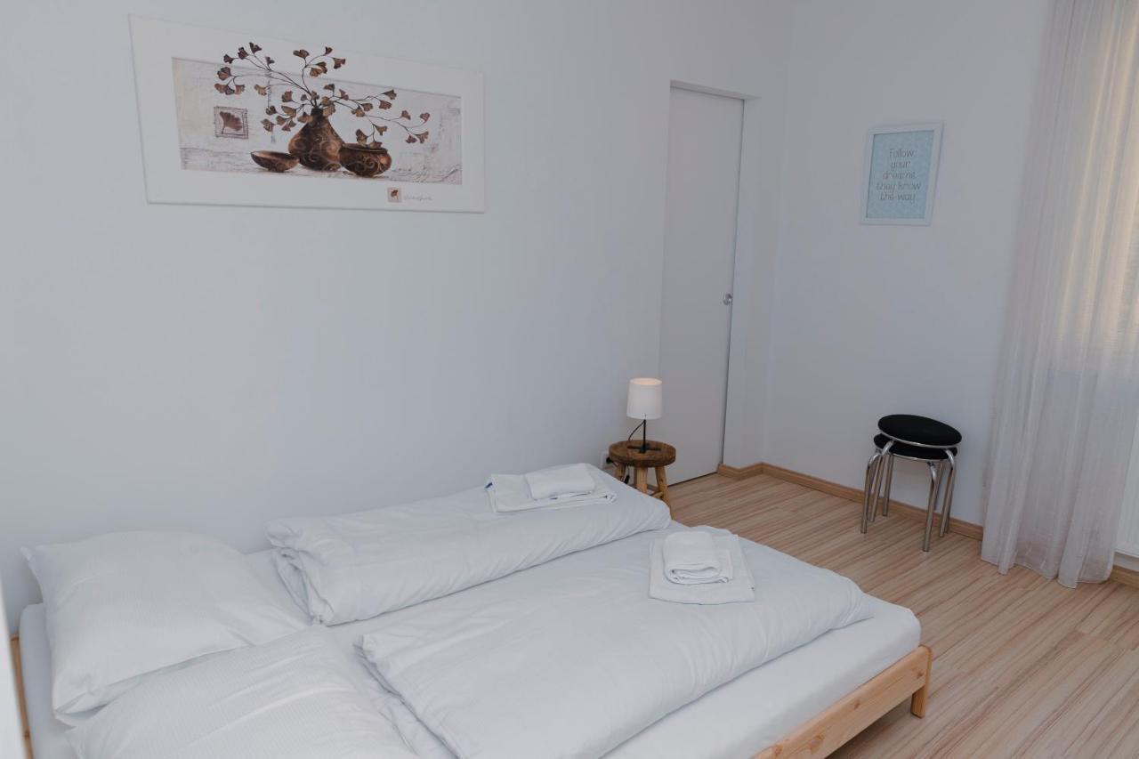 Beautiful 2-Bedroom Apartment Near Schoenbrunn Вена Экстерьер фото