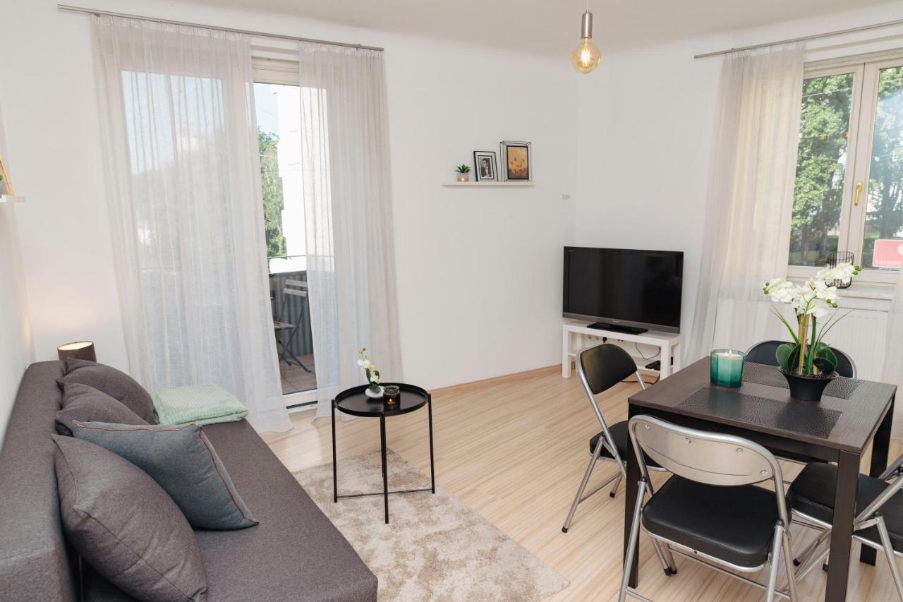 Beautiful 2-Bedroom Apartment Near Schoenbrunn Вена Экстерьер фото